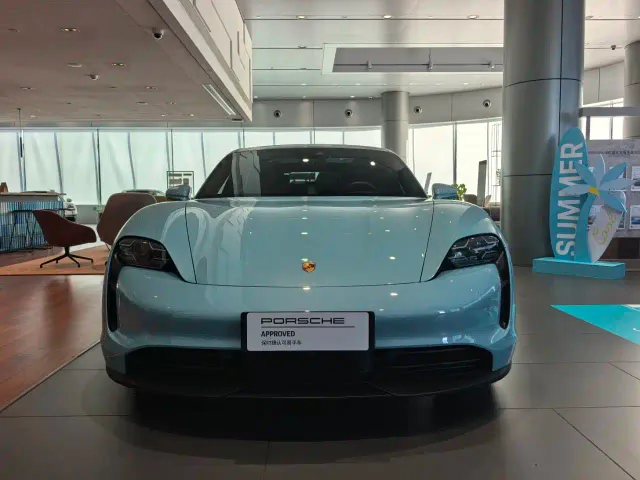 Porsche Taycan — Фото автомобиля 6