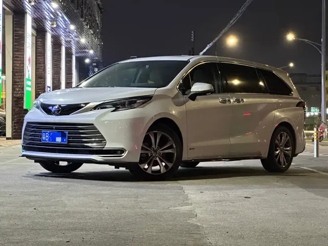 Фотография автомобиля — Toyota Sienna