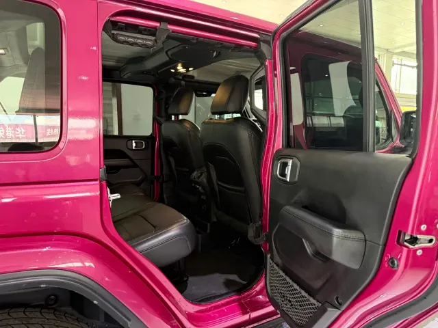 Jeep Wrangler — Фото автомобиля 9