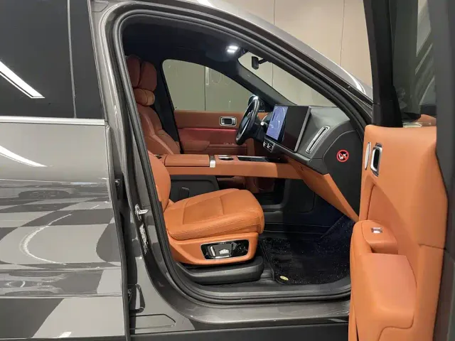 Li Auto L8 — Фото автомобиля 18