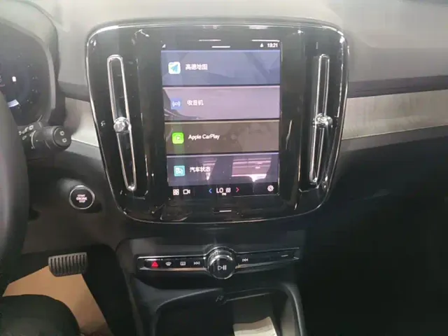 Volvo XC40 — Фото автомобиля 12