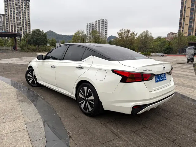 Nissan Teana — Фото автомобиля 6
