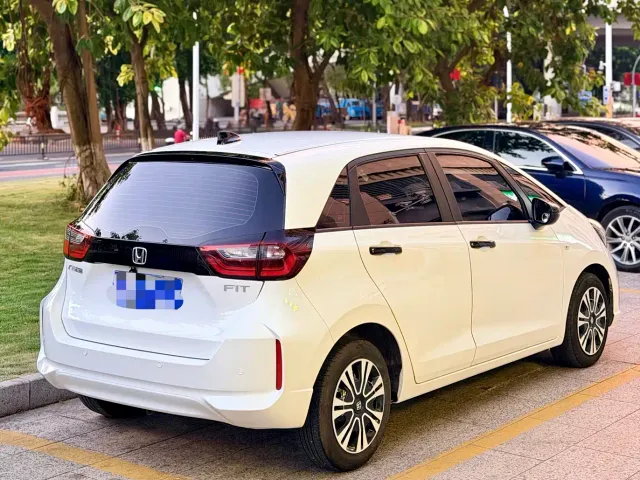 Honda Fit — Фото автомобиля 4