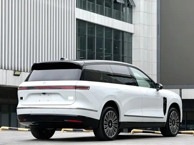 Nio ES8 — Фото автомобиля 7