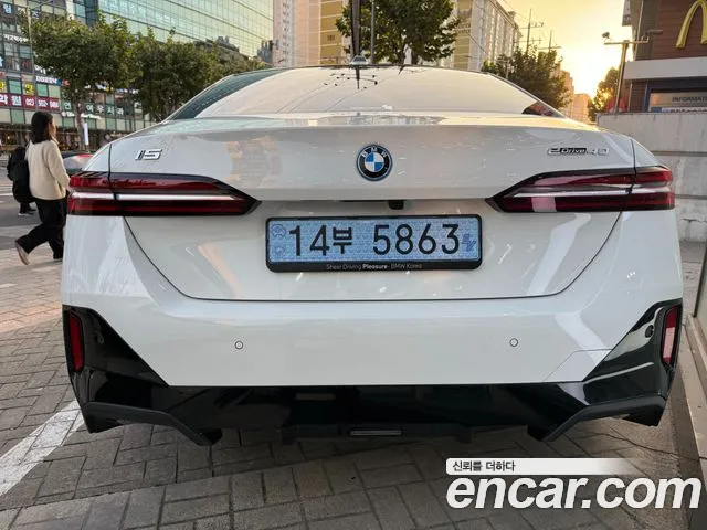 BMW i5 G60 — Фото автомобиля 4