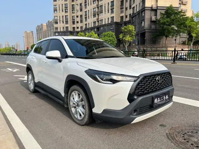 Toyota Corolla Cross — Фото автомобиля 3