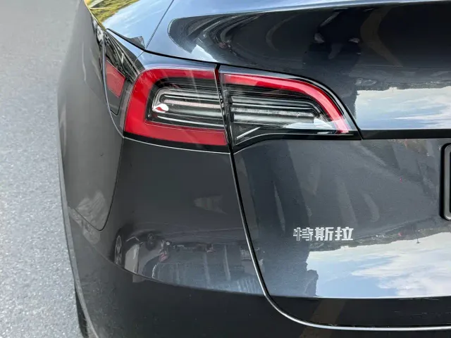 Tesla Model Y — Фото автомобиля 12