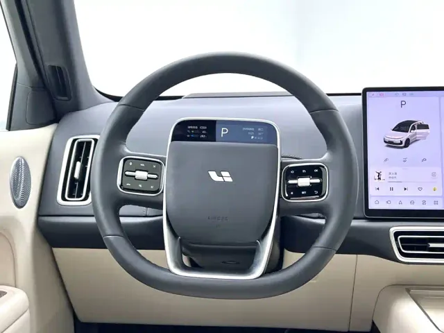Li Auto L6 — Фото автомобиля 15