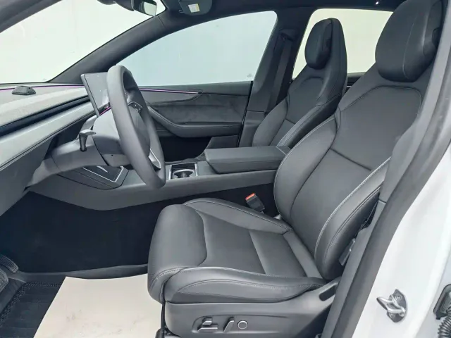 Tesla Model Y L — Фото автомобиля 4
