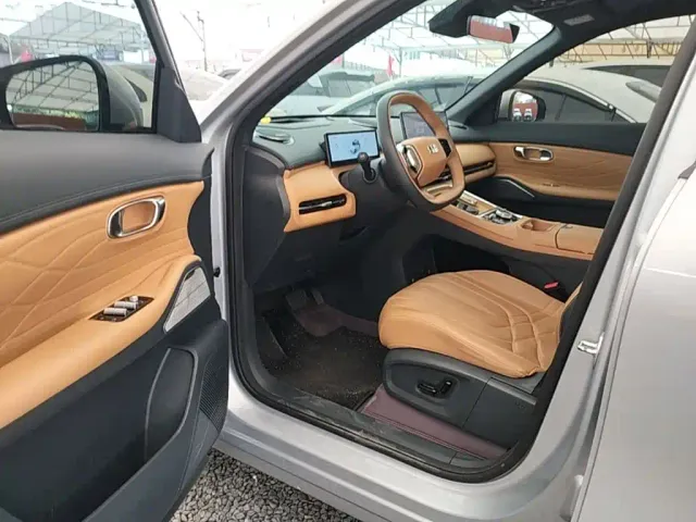 Geely Galaxy Starship 7 EM-i — Фото автомобиля 15
