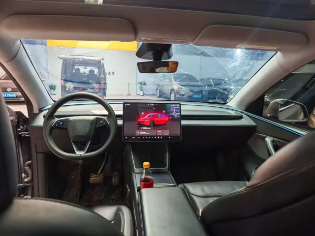 Tesla Model Y — Фото автомобиля 5