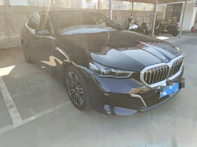 BMW 5 Series — Фото автомобиля 2