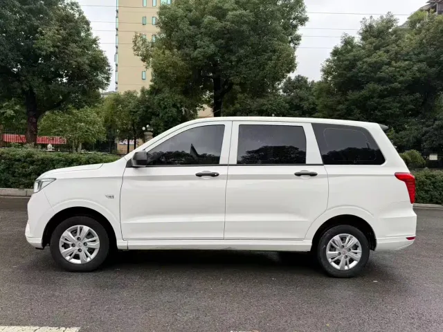 Wuling Hongguang — Фото автомобиля 8