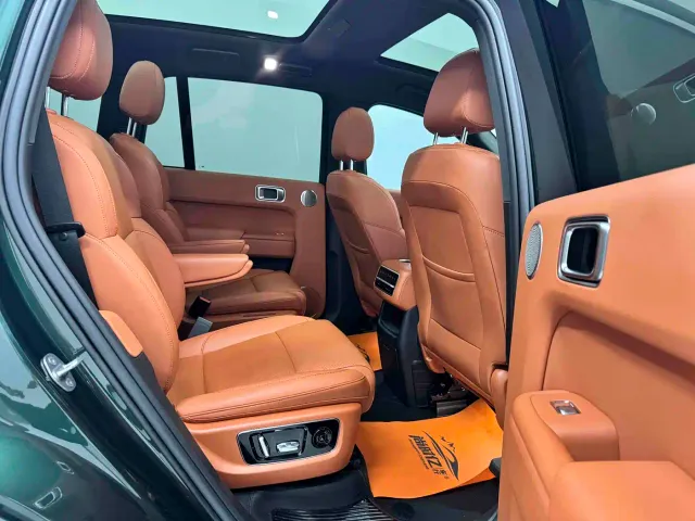 Li Auto L8 — Фото автомобиля 10