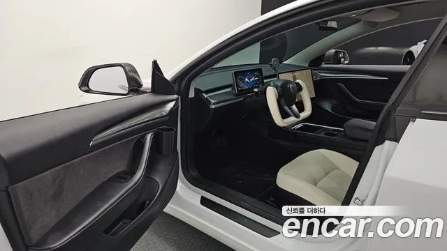 Tesla Model 3 — Фото автомобиля 10