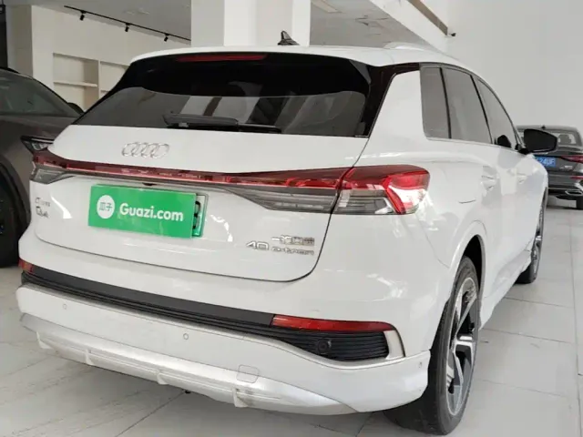 Audi Q4 e-tron — Фото автомобиля 4