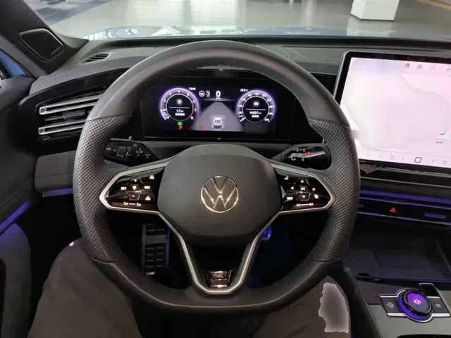 Volkswagen Tiguan L — Фото автомобиля 10