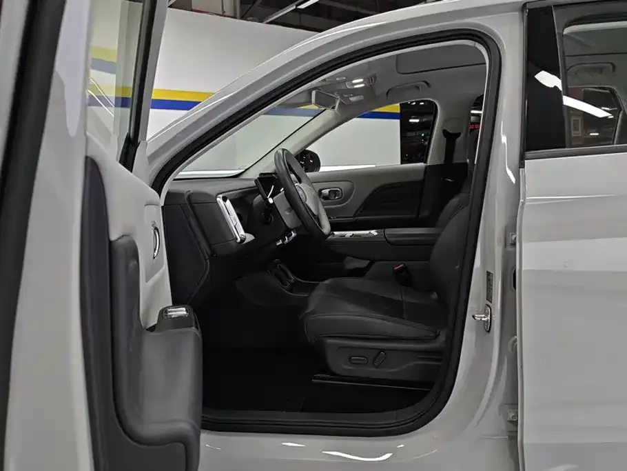 Leapmotor Leapmotor B10 2025 510 Joy Edition — Фото автомобиля 9