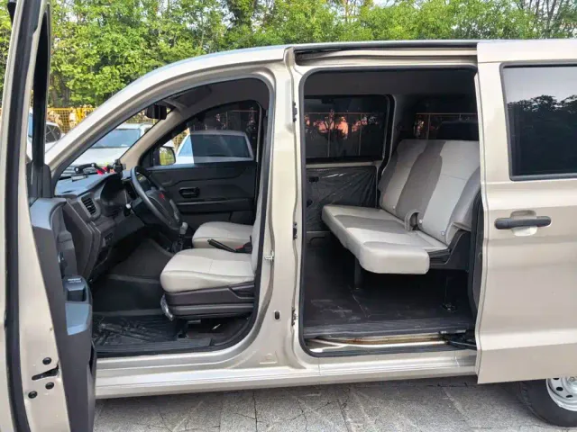 Wuling Hongguang V — Фото автомобиля 11