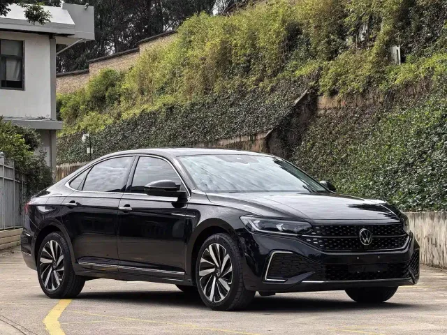 Volkswagen Passat — Фото автомобиля 3