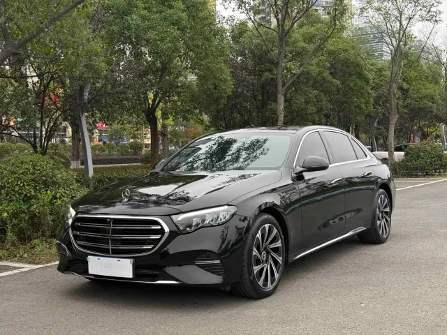Mercedes-Benz E-Class — Фото автомобиля 3