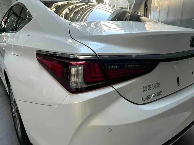 Lexus ES — Фото автомобиля 8