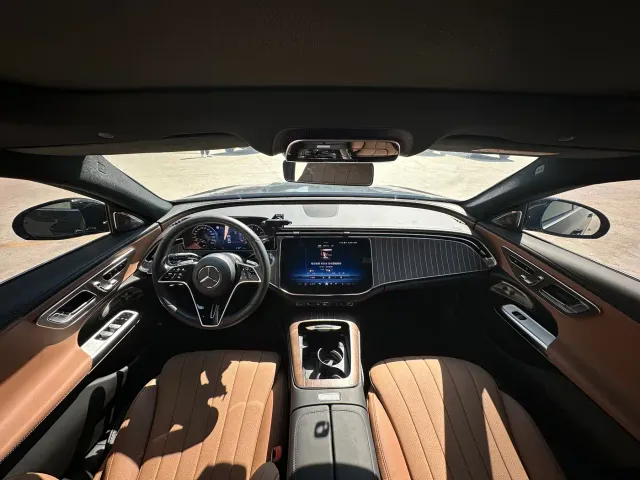 Mercedes-Benz E-Class — Фото автомобиля 16