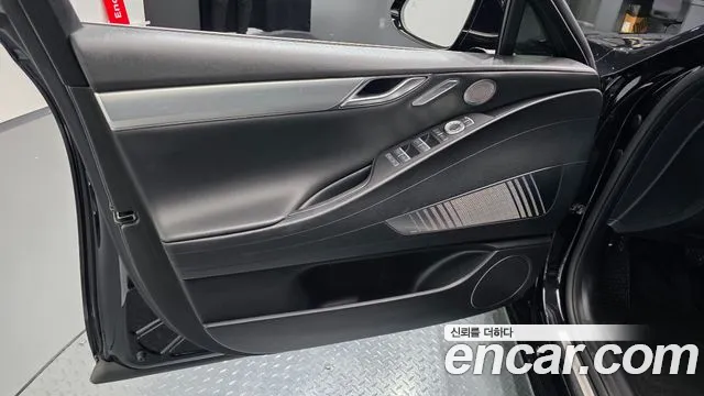 Genesis G80 Electrified G80 (RG3) — Фото автомобиля 23