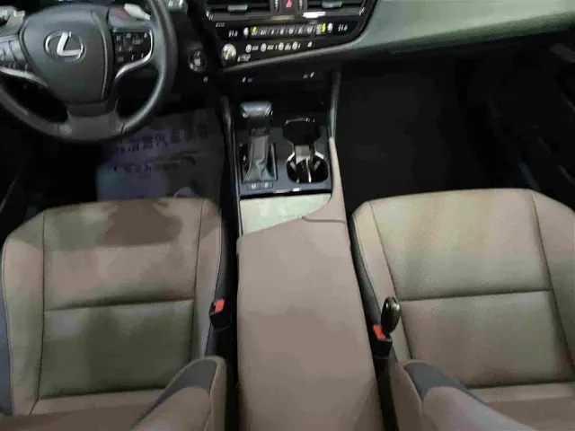 Lexus ES — Фото автомобиля 10