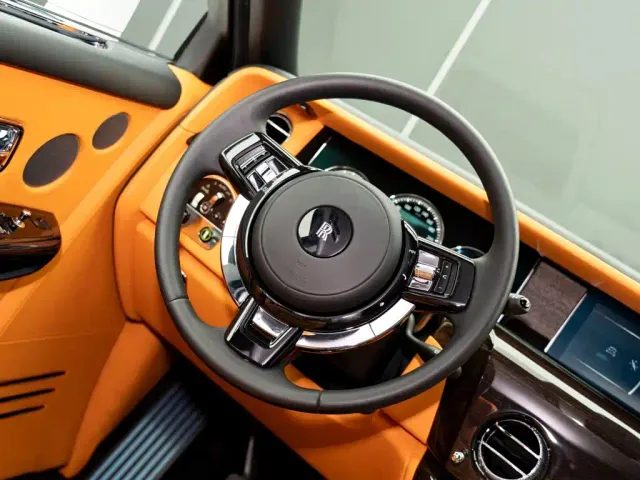 Rolls-Royce Phantom — Фото автомобиля 19