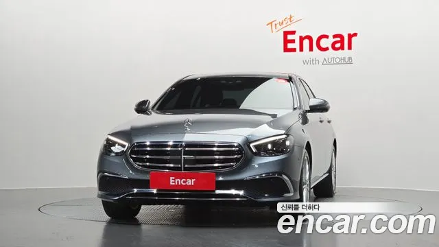 Mercedes-Benz E-Class — Фото автомобиля 3