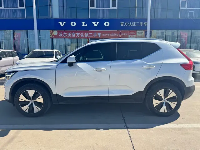 Volvo XC40 — Фото автомобиля 8