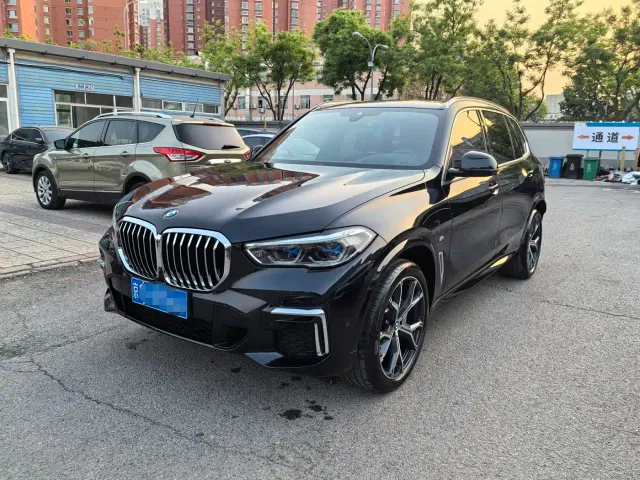 Фотография автомобиля — BMW X5