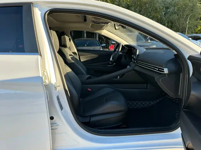 Hyundai Elantra — Фото автомобиля 13