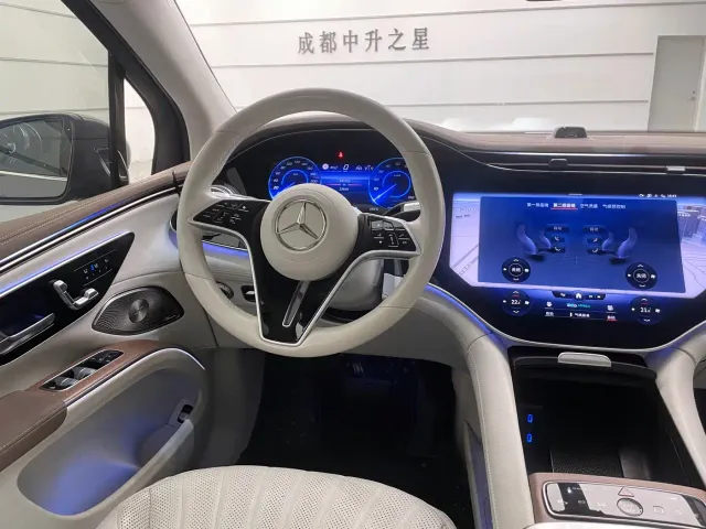 Mercedes-Benz EQS SUV — Фото автомобиля 10