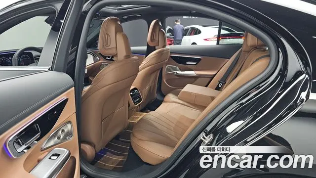 Mercedes-Benz E-Class — Фото автомобиля 12