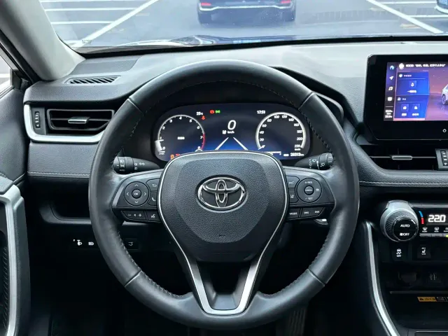 Toyota RAV4 — Фото автомобиля 16