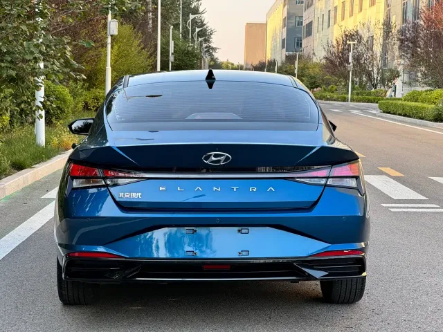 Hyundai Elantra — Фото автомобиля 5
