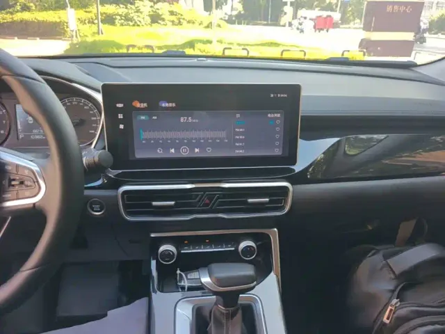 Geely Binyue — Фото автомобиля 12
