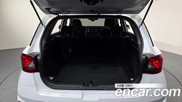 Hyundai Venue — Фото автомобиля 23