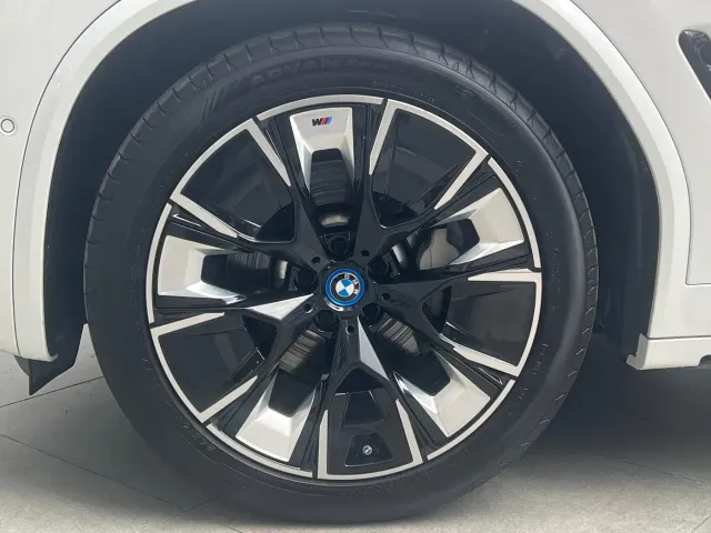 BMW iX3 — Фото автомобиля 14