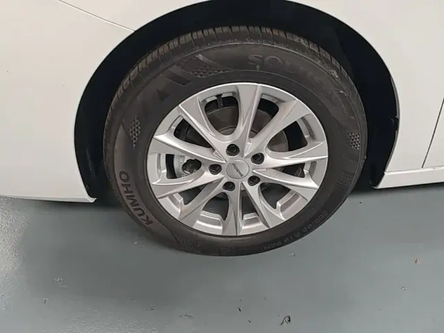 Roewe i5 — Фото автомобиля 22