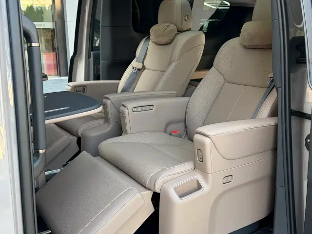 Li Auto MEGA — Фото автомобиля 14
