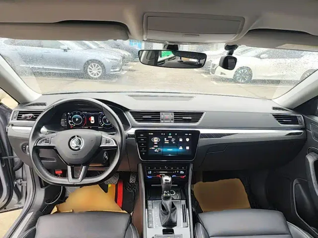 Skoda Superb — Фото автомобиля 9