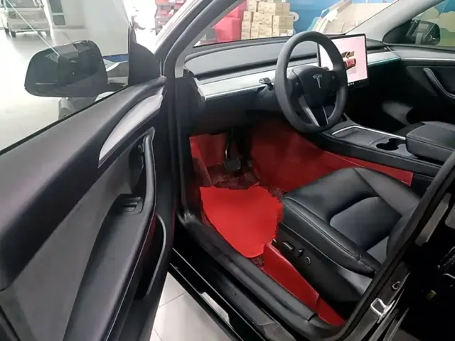 Tesla Model Y — Фото автомобиля 15