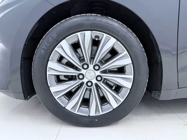 Hongqi E-QM5 — Фото автомобиля 16