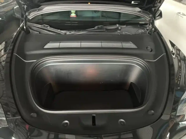 Tesla Model Y — Фото автомобиля 19
