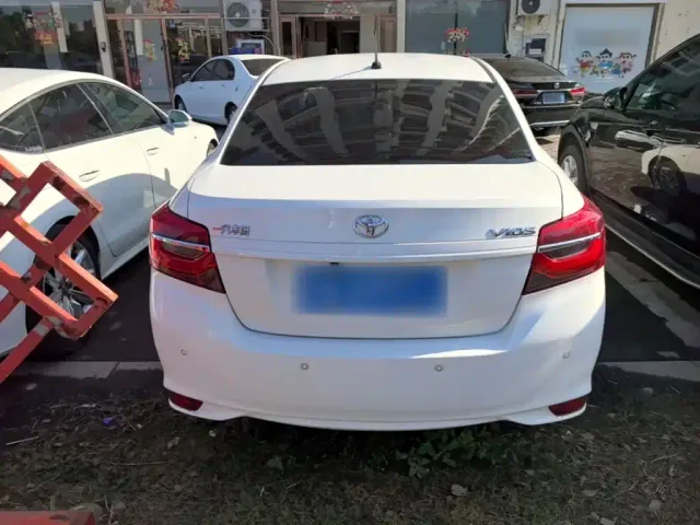 Toyota Vios — Фото автомобиля 5