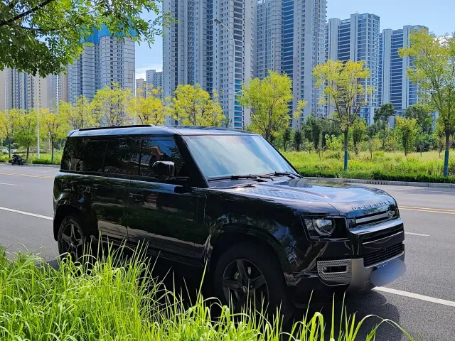 Land Rover Defender — Фото автомобиля 18