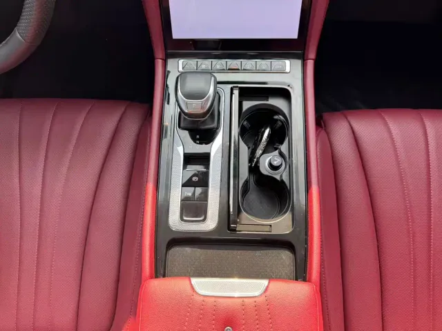 Hongqi H5 — Фото автомобиля 17